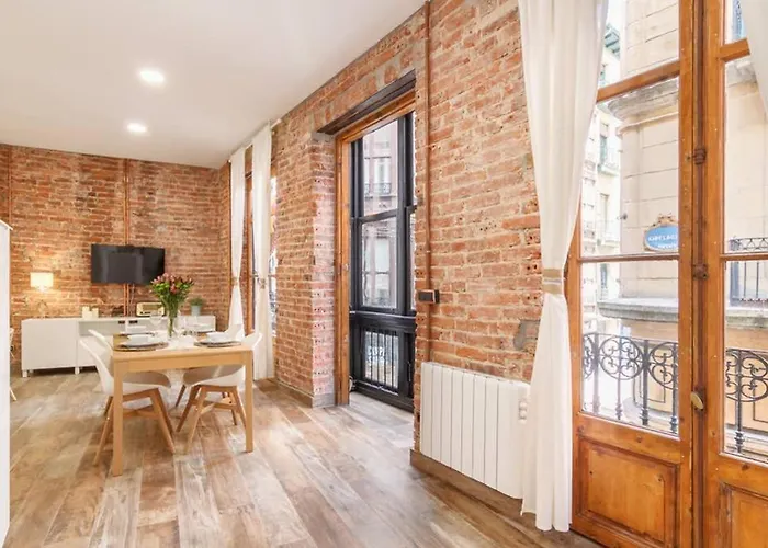 Casco Viejo Junto A La Plaza Nueva Y Unamuno Bilbau