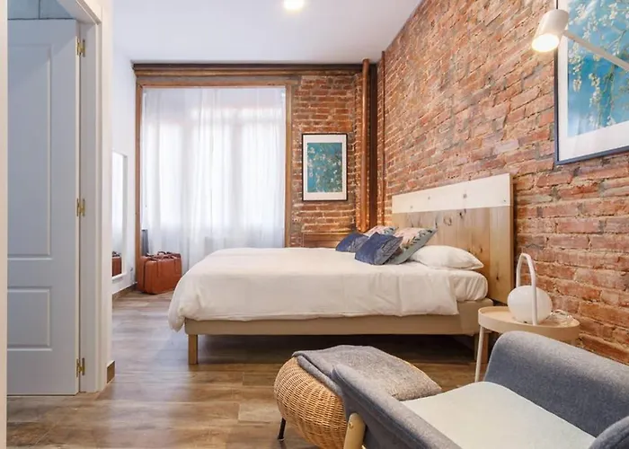 Casco Viejo Junto A La Plaza Nueva Y Unamuno Bilbau